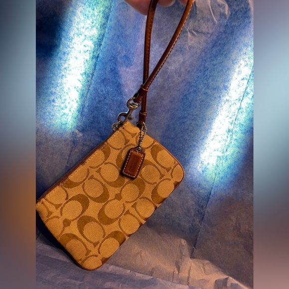 Coach’s Signature C Pattern Jacquard Canvas Wristlet - Picture 2 of 9